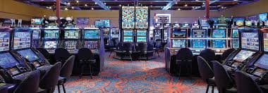 Filipino player spinning online slots on ah777 mobile browser